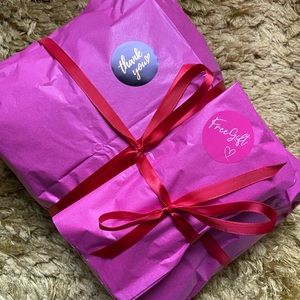 Beautiful wrapping and FREE gift